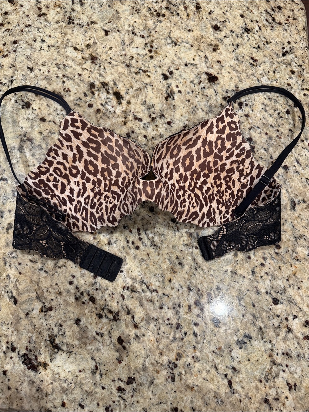 Victoria's Secret Very Sexy PushUp Bra 36D - Picture 3 of 5